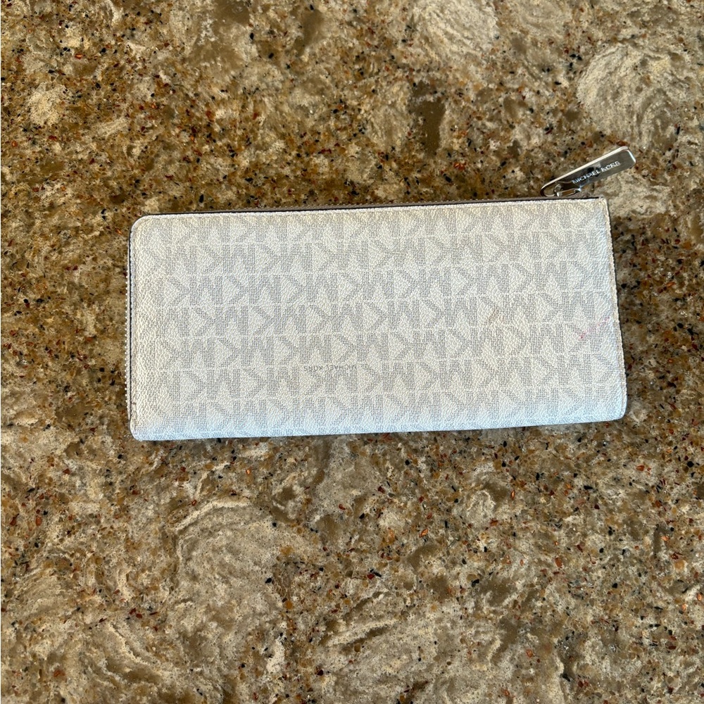 Michael Kors Wallet - Picture 2 of 4